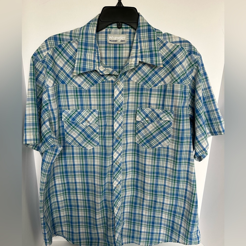 WRANGLER WESTERN PEARL SNAP SHORT SLEEVE BUTTON UP SHIRT ( MENS MEDIUM) PREOWNED
